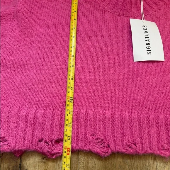 NWT NanaMacs Signature 8 Distressed Crop Pink Sweater Size Small - Picture 10 of 13